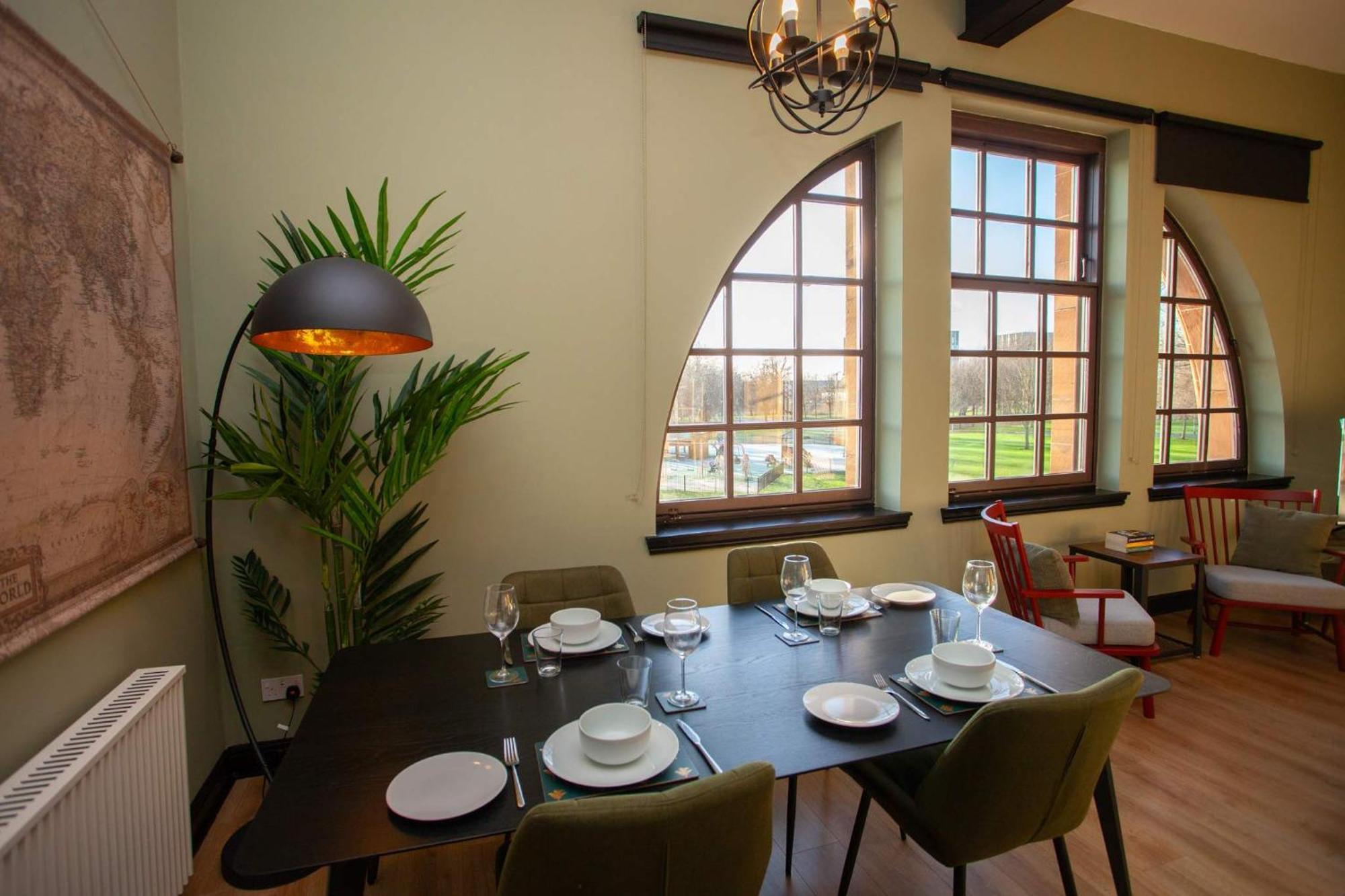 Glasgow Green Getaway With Free Parking Exterior photo